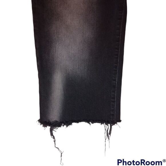 Old Navy Raw Hem Highwaisted Distressed Black Capri Jeans - Picture 6 of 13